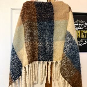 Boutique Poncho